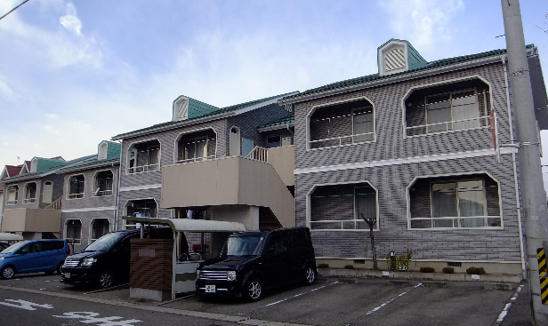 左奥がＡ棟、 右手前がＢ棟